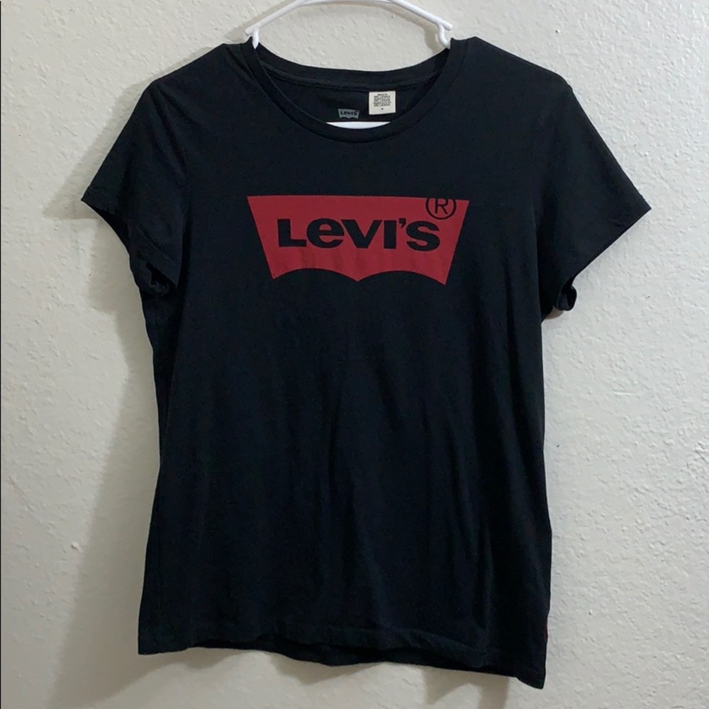 Levi’s tee